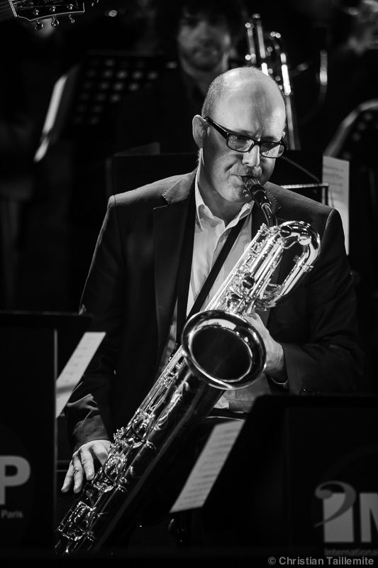 Arnaud Quercy au saxophone baritone avec le Big Band de l'IMEP