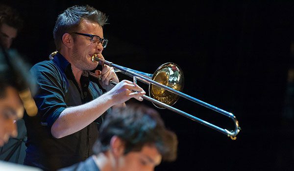Ancien élève et tromboniste Luca Spiler en concert avec le big band de l'IMEP Paris College of Music