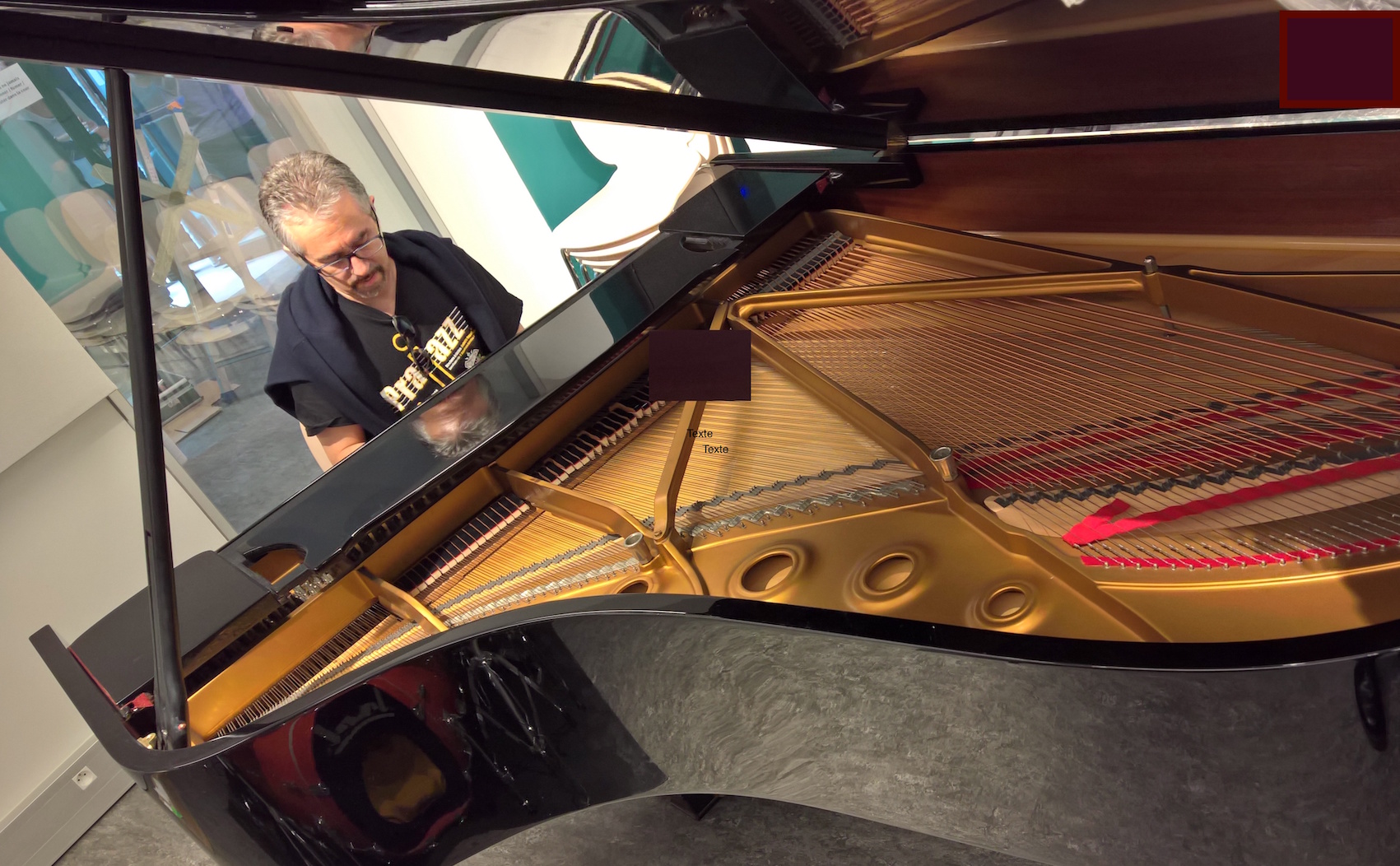 Manuel Rocheman essaye le Steinway B de l'IMEP